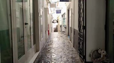 Positano, Campania, İtalya 20 Ocak 2025: Amalfi Sahili 'nin en güzel ve ünlü köylerinden birine kış bakışı