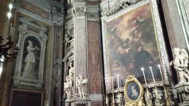 Napoli, Campania, İtalya 24 Aralık 2024: 17. yüzyıl San Ferdinando Kilisesi Piazza Trieste e Trento