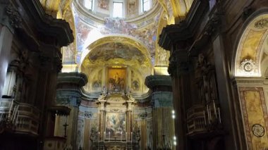 Napoli, Campania, İtalya 24 Aralık 2024: 17. yüzyıl San Ferdinando Kilisesi Piazza Trieste e Trento