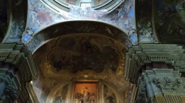 Napoli, Campania, İtalya 24 Aralık 2024: 17. yüzyıl San Ferdinando Kilisesi Piazza Trieste e Trento