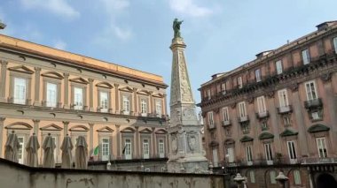 Napoli, Campania, İtalya - 31 Aralık 2024: San Domenico Maggiore Bazilikası Angevins tarafından 13. yüzyılda kuruldu