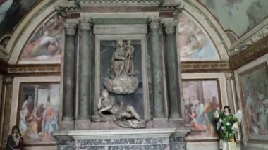 Napoli, Campania, İtalya - 31 Aralık 2024: Angevins tarafından 13. yüzyılda kurulan Santissima Annunziata 'ya adanmış 18. yüzyıl bazilikası