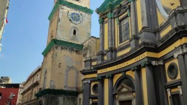 Napoli, Campania, İtalya - 31 Aralık 2024: 18. yüzyıl Bazilikası Angevins tarafından 13. yüzyılda kurulan Santissima Annunziata 'ya ithaf edilmiştir.