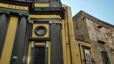 Napoli, Campania, İtalya - 31 Aralık 2024: 18. yüzyıl Bazilikası Angevins tarafından 13. yüzyılda kurulan Santissima Annunziata 'ya ithaf edilmiştir.