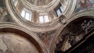 Napoli, Campania, İtalya - 31 Aralık 2024: Angevins tarafından 13. yüzyılda kurulan Santissima Annunziata 'ya adanmış 18. yüzyıl bazilikası