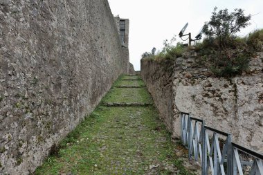 Salerno, Campania, İtalya 8 Şubat 2025: Lombard kalesi 8. yüzyılda Arechi II.