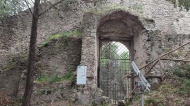 Salerno, Campania, İtalya 8 Şubat 2025: Lombard kalesi 8. yüzyılda Arechi II.