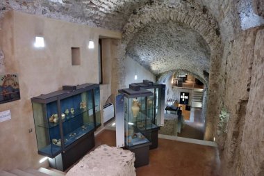 Salerno, Campania, İtalya 8 Şubat 2025: Lombard kalesinin içerisi 8. yüzyılda Arechi II.