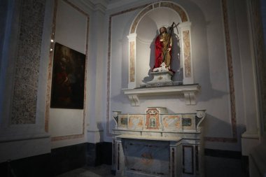 Napoli, Campania, İtalya 30 Ocak 2025: Paleo-Hıristiyan vakfından San Giovanni Maggiore Bazilikası, 1870 depreminden sonra şimdiki haliyle restore edildi.