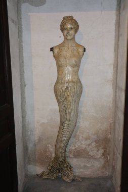 Napoli, Campania, İtalya 30 Ocak 2025: Paleo-Hıristiyan vakfından San Giovanni Maggiore Bazilikası, 1870 depreminden sonra şimdiki haliyle restore edildi.