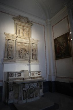 Napoli, Campania, İtalya 30 Ocak 2025: Paleo-Hıristiyan vakfından San Giovanni Maggiore Bazilikası, 1870 depreminden sonra şimdiki haliyle restore edildi.