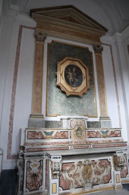 Napoli, Campania, İtalya 30 Ocak 2025: Paleo-Hıristiyan vakfından San Giovanni Maggiore Bazilikası, 1870 depreminden sonra şimdiki haliyle restore edildi.