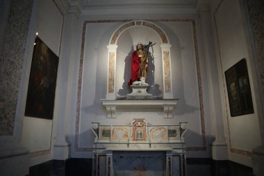 Napoli, Campania, İtalya 30 Ocak 2025: Paleo-Hıristiyan vakfından San Giovanni Maggiore Bazilikası, 1870 depreminden sonra şimdiki haliyle restore edildi.