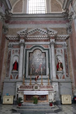 Napoli, Campania, İtalya 30 Ocak 2025: Paleo-Hıristiyan vakfından San Giovanni Maggiore Bazilikası, 1870 depreminden sonra şimdiki haliyle restore edildi.