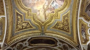 Napoli, Campania, İtalya 30 Ocak 2025: Paleo-Hıristiyan vakfından San Giovanni Maggiore Bazilikası, 1870 depreminden sonra şimdiki haliyle restore edildi.