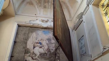 Napoli, Campania, İtalya 14 Şubat 2025: San Giorgio Maggiore Bazilikası 5. yüzyılda kuruldu ve 17. yüzyılda Cosimo Fanzago tarafından yenilendi.