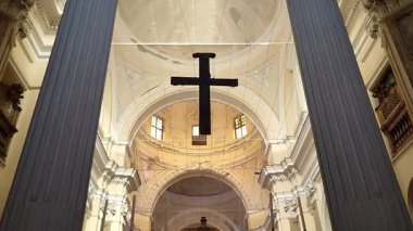 Napoli, Campania, İtalya 14 Şubat 2025: San Giorgio Maggiore Bazilikası 5. yüzyılda kuruldu ve 17. yüzyılda Cosimo Fanzago tarafından yenilendi.