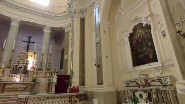 Napoli, Campania, İtalya 12 Kasım 2024: San Giorgio Maggiore Bazilikası 5. yüzyılda kuruldu ve 17. yüzyılda Cosimo Fanzago tarafından yenilendi.