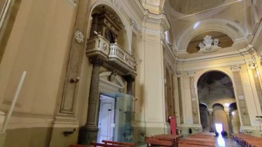 Napoli, Campania, İtalya 12 Kasım 2024: San Giorgio Maggiore Bazilikası 5. yüzyılda kuruldu ve 17. yüzyılda Cosimo Fanzago tarafından yenilendi.