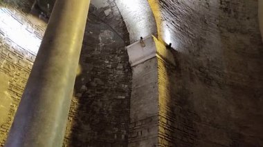 Napoli, Campania, İtalya 12 Kasım 2024: San Giorgio Maggiore Bazilikası 5. yüzyılda kuruldu ve 17. yüzyılda Cosimo Fanzago tarafından yenilendi.