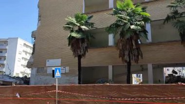 Benevento, Campania, İtalya 22 Şubat 2025: Federico Torre okul binası, 1960 'larda Nicola Sala ve Via Enzo Marmoral arasında belediye yönetimi tarafından verilen yıkım sırasında rasyonalist tarzda inşa edildi.