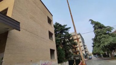 Benevento, Campania, İtalya 27 Ekim 2024: Federico Torre okul binası, Via Nicola Sala ve Via Enzo Marmorale arasında yıkım altında.