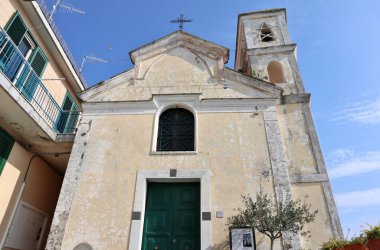 Maiori, Campania, İtalya 24 Şubat 2025: Minori ve Maiori köylerini birbirine bağlayan Sentiero dei Limoni 'den görüntü