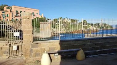 Napoli, Campania, İtalya 23 Kasım 2024: Gaiola Sualtı Parkı 'nın Deniz Koruma Alanında Posillipo' nun Serbest Plajı
