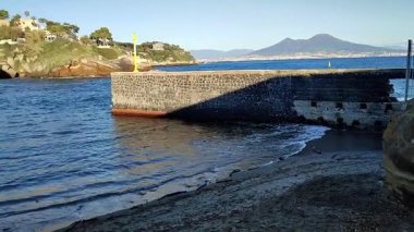 Napoli, Campania, İtalya 23 Kasım 2024: Gaiola Sualtı Parkı 'nın Deniz Koruma Alanında Posillipo' nun Serbest Plajı