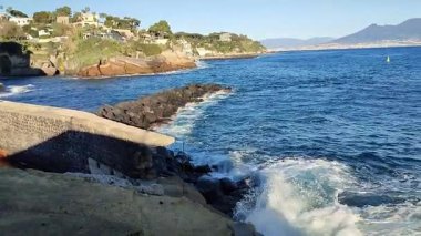 Napoli, Campania, İtalya 23 Kasım 2024: Gaiola Sualtı Parkı 'nın Deniz Koruma Alanında Posillipo' nun Serbest Plajı