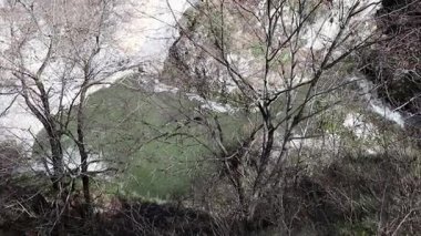 Roccamandolfi, Isernia, Molise, İtalya 11 Mart 2025: Crivati Dağı yamaçlarındaki Rio Torrone boyunca Torrente Callora 'nın Bölgesel Doğa Rezervi 140 c.