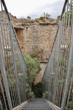 Pontone, Campania, İtalya 17 Mart 2025: Torre dello Ziro, 12. yüzyılda Monte Aureo 'daki Scalella Kalesi' nin Atrani ve Amalfi Sahili arasında hakim olan savunma sistemi olarak inşa edildi.