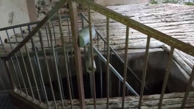 Pontone, Campania, İtalya 17 Mart 2025: 12. yüzyılda Atrani ve Amalfi arasında Amalfi Sahili boyunca hüküm süren Monte Aureo 'daki Scalella Kalesi' nin savunma sistemi olarak inşa edilen Torre dello Ziro 'nun içi