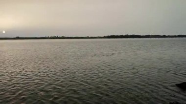 Bacoli, Campania, İtalya 23 Mart 2025: Vanvitelli tarafından 1782 'de Kral IV. Ferdinand Bourbon' un emriyle Fusaro Gölü 'nün küçük adasında inşa edilen Kraliyet Av Locası