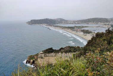 Bacoli, Campania, İtalya 23 Mart 2025: Capo Miseno Deniz Feneri 'nden başlayıp Via Faro' daki tünele oradan da Miseno sahillerine ulaşan Deniz Feneri Yolu veya Kuş Yolu