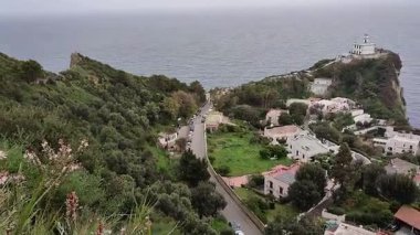 Bacoli, Campania, İtalya 23 Mart 2025: Capo Miseno Deniz Feneri 'nden başlayıp Via Faro' daki tünele oradan da Miseno sahillerine ulaşan Deniz Feneri Yolu veya Kuş Yolu