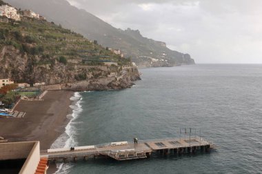 Minori, Campania, İtalya 19 Kasım 2024: Bir zamanlar Roma aristokrasisinin tatil beldesi olan Amalfi Sahili 'ndeki en eski yerleşim merkezi, 1997 yılından bu yana UNESCO' nun Dünya Mirası Bölgesi