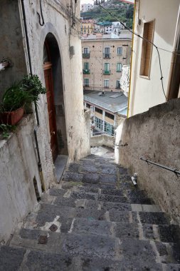 Minori, Campania, İtalya 19 Kasım 2024: Bir zamanlar Roma aristokrasisinin tatil beldesi olan Amalfi Sahili 'ndeki en eski yerleşim merkezi, 1997 yılından bu yana UNESCO' nun Dünya Mirası Bölgesi