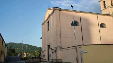 Benevento, Campania, İtalya 6 Mayıs 2025: Ponte Leproso, MÖ 3. yüzyıla dayanan ve Via Appia Antica 'nın Benevento Nehri' ni geçerek Benevento 'ya ulaşmasını sağlayan bir Roma köprüsü..