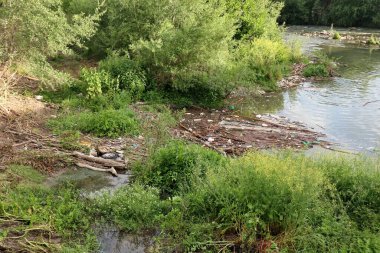 Benevento, Campania, İtalya 6 Mayıs 2025: Ponte Leproso, MÖ 3. yüzyıla dayanan ve Via Appia Antica 'nın Benevento Nehri' ni geçerek Benevento 'ya ulaşmasını sağlayan bir Roma köprüsü..
