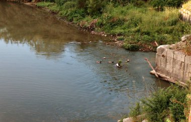 Benevento, Campania, İtalya 6 Mayıs 2025: Ponte Leproso, MÖ 3. yüzyıla dayanan ve Via Appia Antica 'nın Benevento Nehri' ni geçerek Benevento 'ya ulaşmasını sağlayan bir Roma köprüsü..