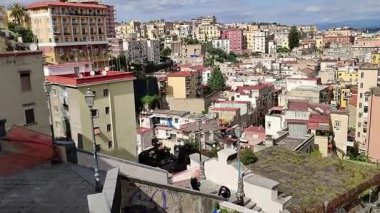 Napoli, Campania, İtalya 8 Nisan 2025: Montesanto 'daki Scala di Montesanto, ya da Filangieri Monumental Staircase, 19. yüzyılda inşa edilmiştir.
