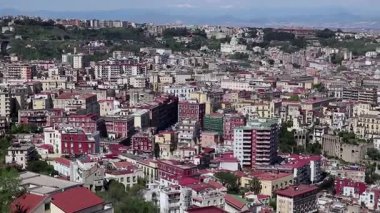 Napoli, Campania, İtalya 8 Nisan 2025: Belvedere San Martino 'dan Napoli Panoraması