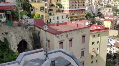 Napoli, Campania, İtalya 8 Nisan 2025: Montesanto 'daki Scala di Montesanto, ya da Filangieri Monumental Staircase, 19. yüzyılda inşa edilmiştir.