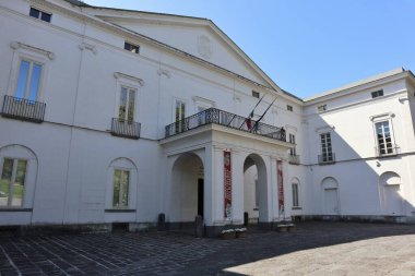 Napoli, Campania, İtalya 8 Nisan 2025: Duca di Martina Seramik Müzesine ev sahipliği yapan Villa Floridiana Bourbon Konutu