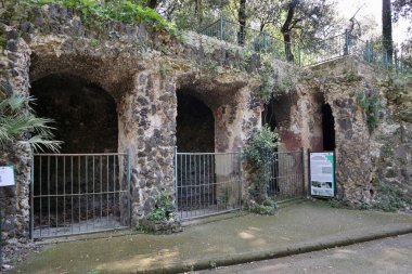 Napoli, Campania, İtalya 8 Nisan 2025: Vomero tepesindeki 19. yüzyıl Villa Floridiana parkının parıltısı