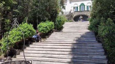Napoli, Campania, İtalya 8 Nisan 2025: Duca di Martina Seramik Müzesine ev sahipliği yapan Villa Floridiana Bourbon Konutu