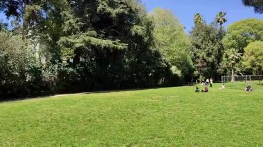 Napoli, Campania, İtalya 8 Nisan 2025: Vomero tepesindeki 19. yüzyıl Villa Floridiana parkının parıltısı