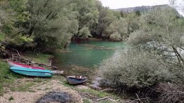 Barrea, Abruzzo, İtalya 9 Eylül 2024: Barrea Gölü Sangro Nehri 'nin yıkılmasının ardından 1951' de kuruldu.