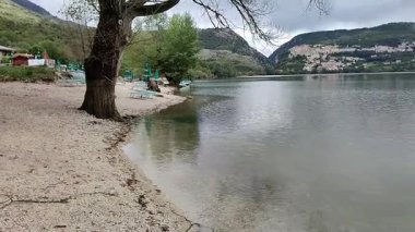 Barrea, Abruzzo, İtalya 9 Eylül 2024: Barrea Gölü Sangro Nehri 'nin yıkılmasının ardından 1951' de kuruldu.